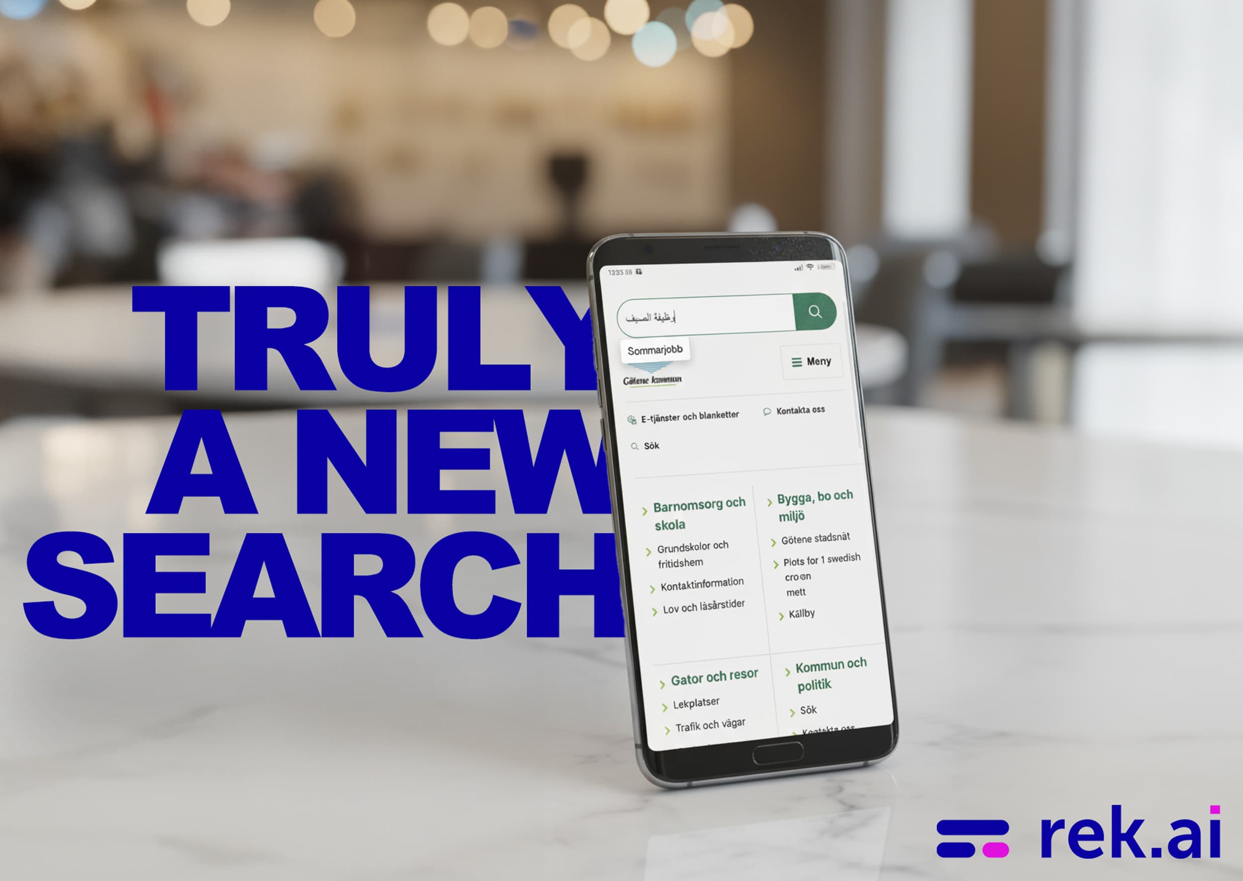 Bild på en mobiltelefon som surfar på en webbplats som använder rek.ai